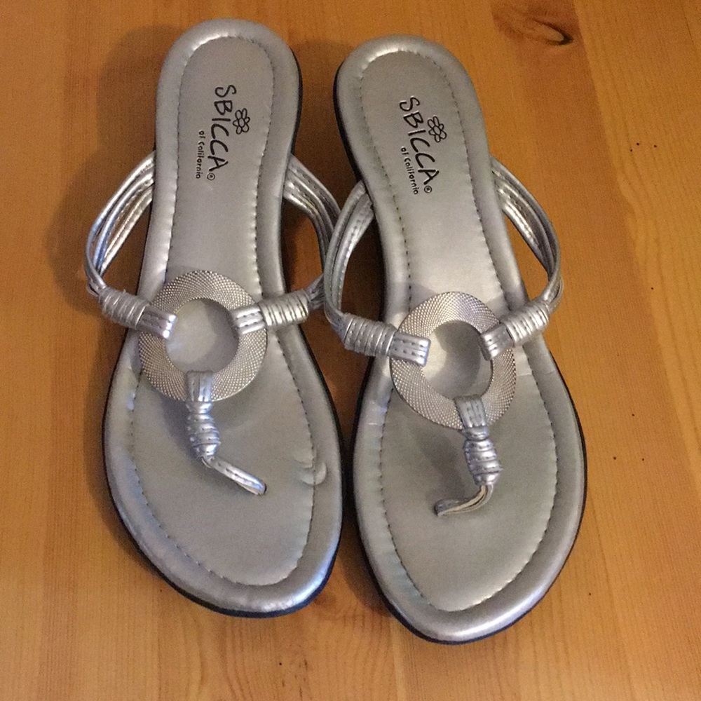 Silver sandals 🔴 5 for $15